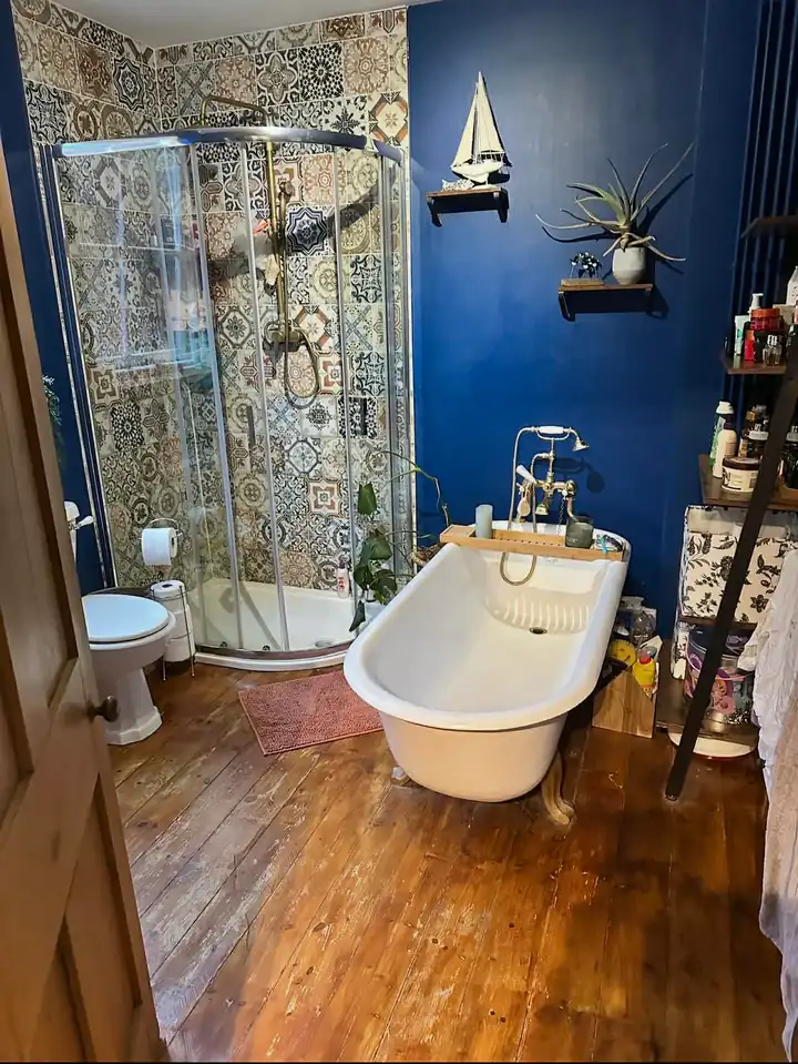 Bathroom clean, after cleaning by Omni Professional