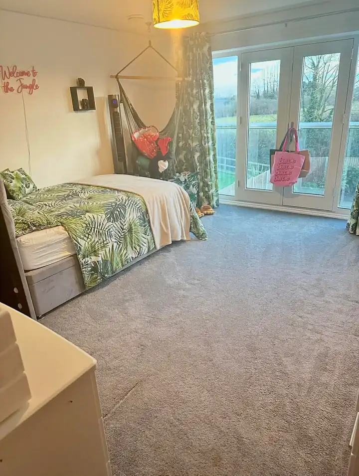 Bedroom clean, after cleaning by Omni Professional