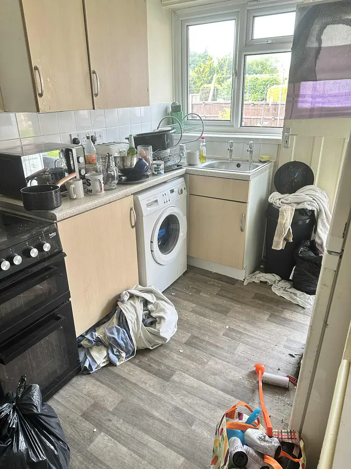 Kitchen clean before Omni Professional cleaned it